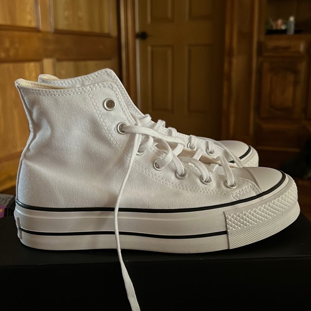 New NEVER WORN Chuck Taylor All Star Hi Lift Platform Sneaker in box.